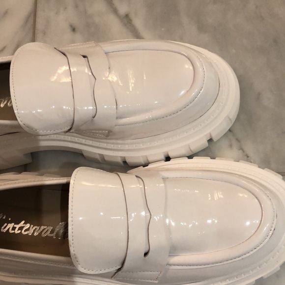 L’Intervale white patent leather size 8 shoes! Lug sole loafers! - Picture 2 of 5